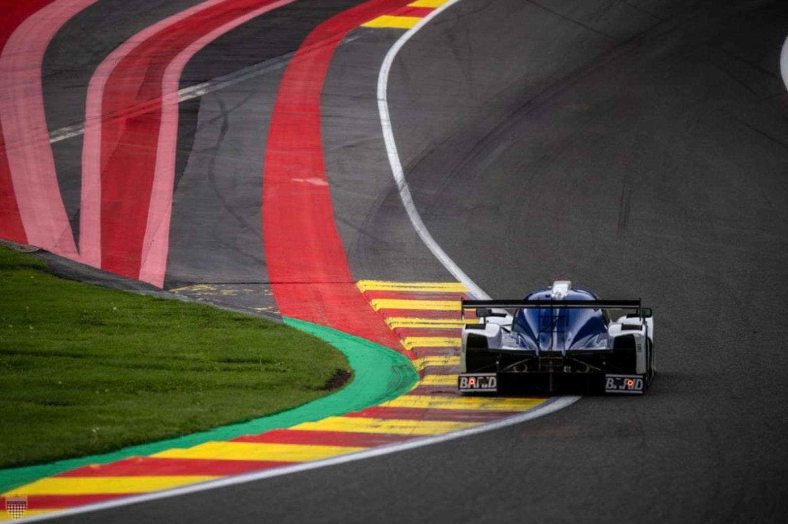 Prototipo LMP3 saliendo de Eau Rouge-Raidillon en el circuito de Spa-Francorchamps